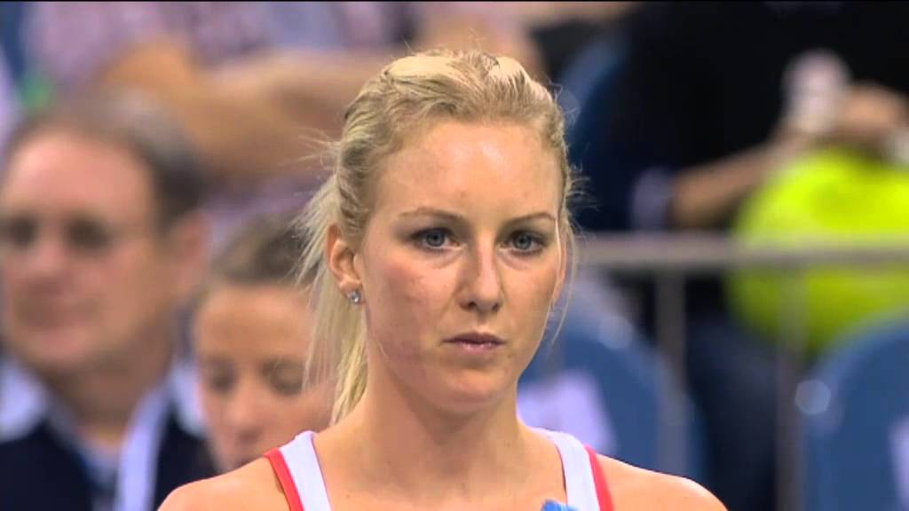 Highlights: Urszula Radwanska (POL) v Maria Sharapova (RUS)