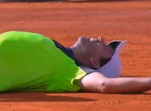 Amazing Berlocq surprises Berdych to win the title in Oeiras