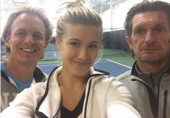 Bouchard confirms new coach with selfie