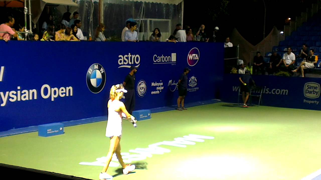 Eugenie Bouchard vs. some sort of cockroach BMW Malaysian Open 2016