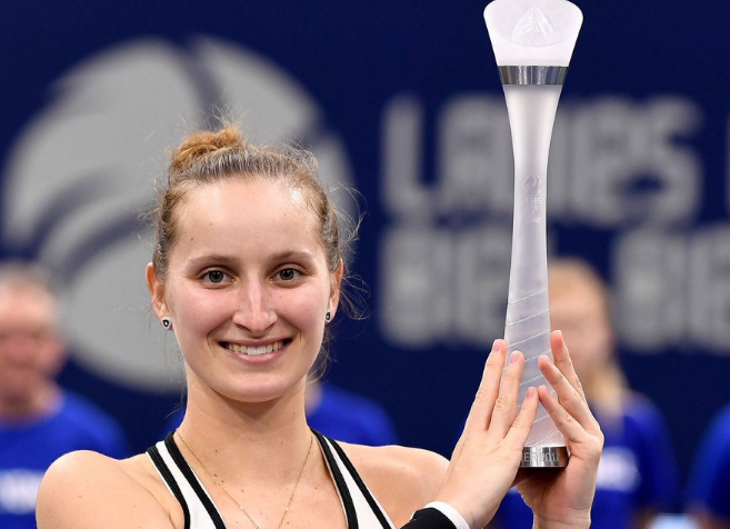 AMAZING. Vondrousova wins maiden title in Biel