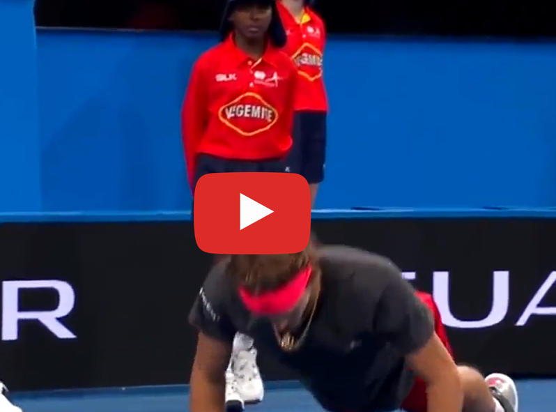 Sascha Zverev doing push-ups in Perth