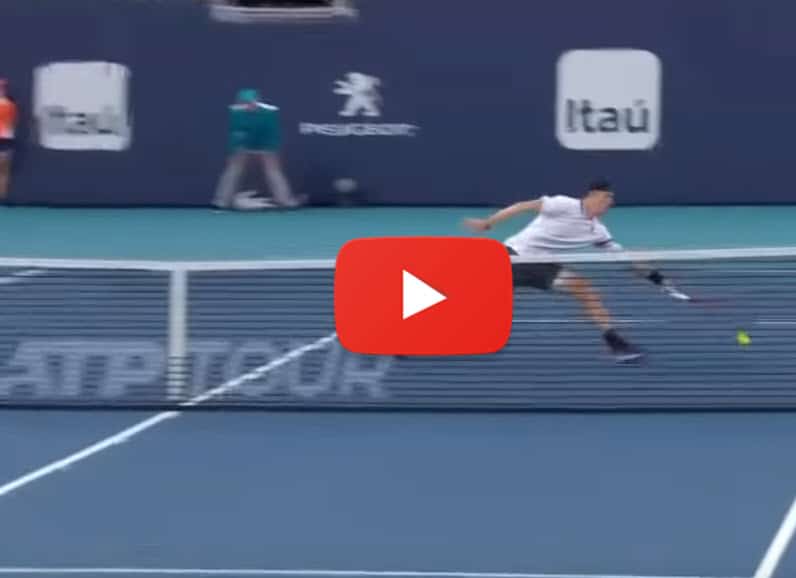 Amazing hand skills from Denis Shapovalov at the net