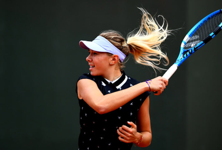 Amanda Anisimova in Paris