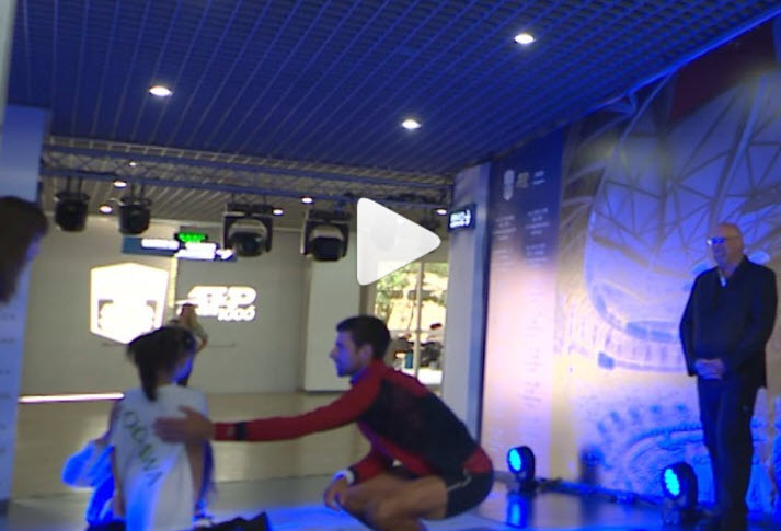 Djokovic nice with mascot