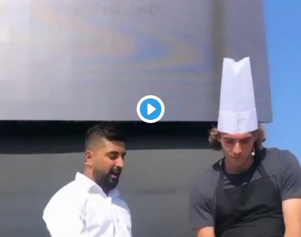 Chef Tsitsipas shows off his culinary skills before beating Djokovic in Abu Dhabi. VIDEO Tsitsipas cooking