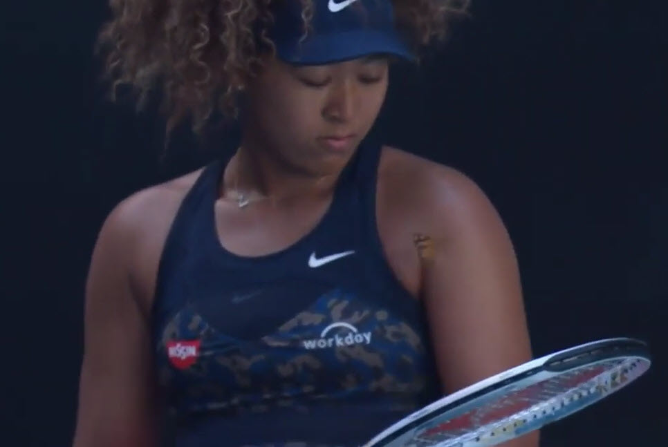 Osaka has an encounter with a butterfly during her match - ESPN