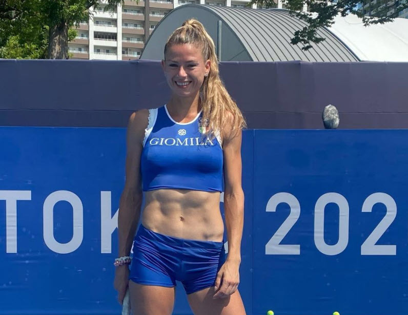 Camila Giorgi Showing Off Her 6 Pack