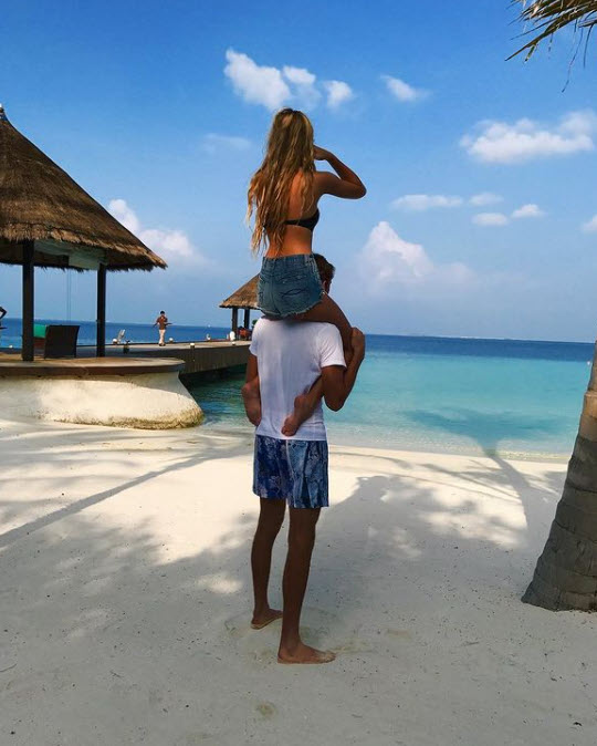 Daniil Medvedev With His Wife Daria At The Beach
