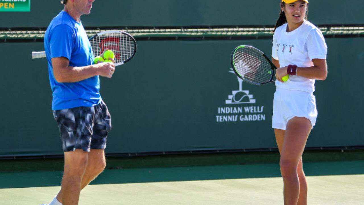 Raducanu coached by former Brit no.1 Jeremy Bates during her training in Indian Wells