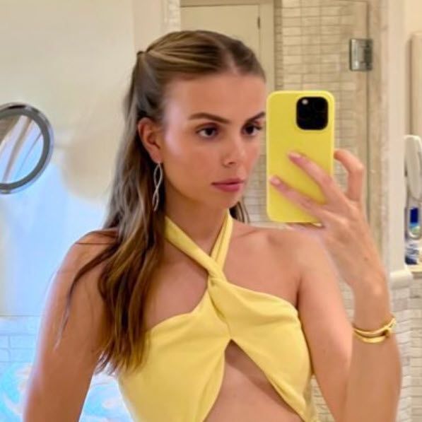 Stefanos Tsitsipas Girlfriend Theodora Hot In Yellow