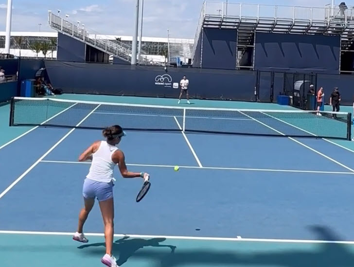 WATCH. Emma Raducanu looks sharp during Miami training with Ons Jabeur ...