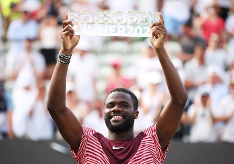 Matteo Berrettini celebrates winning the BOSS OPEN in Stuttgart