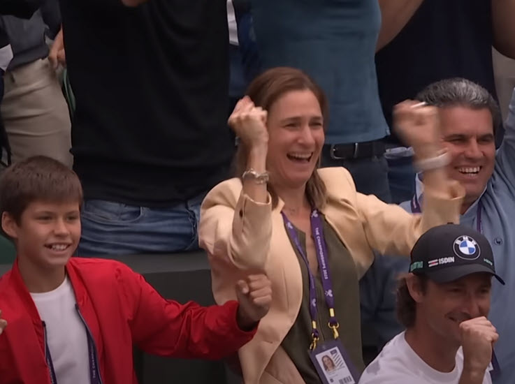 WATCH! Carlos Alcaraz' brother, mother, father and coach celebrating