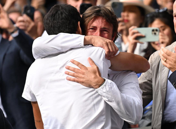 Carlos Alcaraz's coach Juan Carlos Ferrero in tears after historic ...