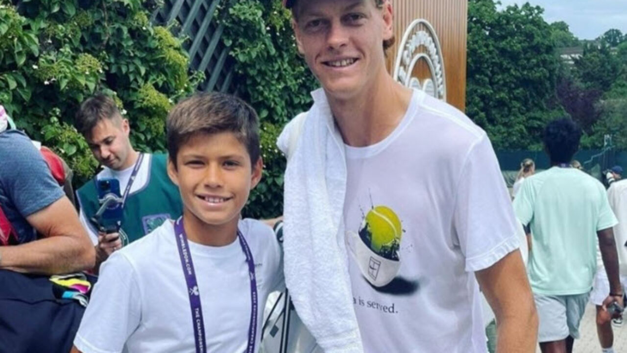 Carlos Alcaraz’s little brother defends Jannik Sinner from trolls 