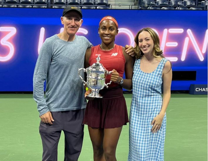 Coco Gauff Poses With Her Coach Brad Gilbert And His Daughter After Winning The Us Open Title