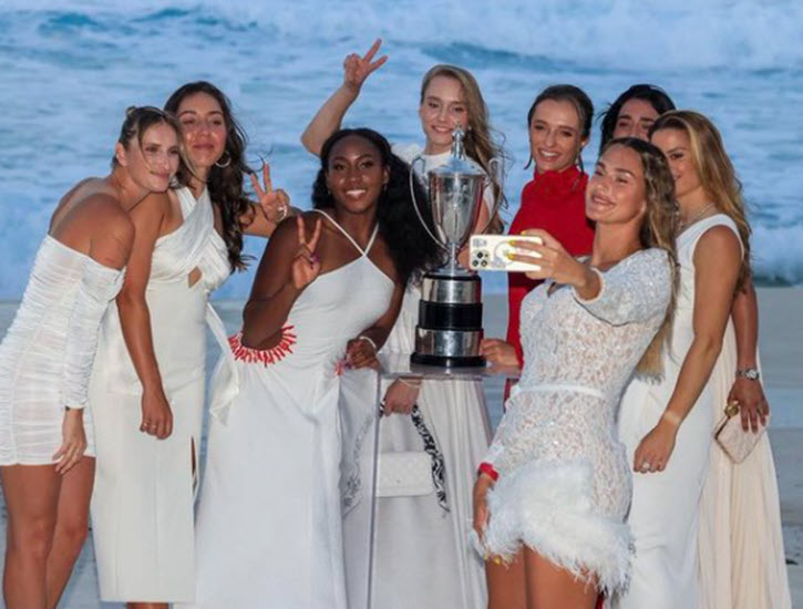 WTA Finals. All players dazzle in the ceremony ahead of their possible