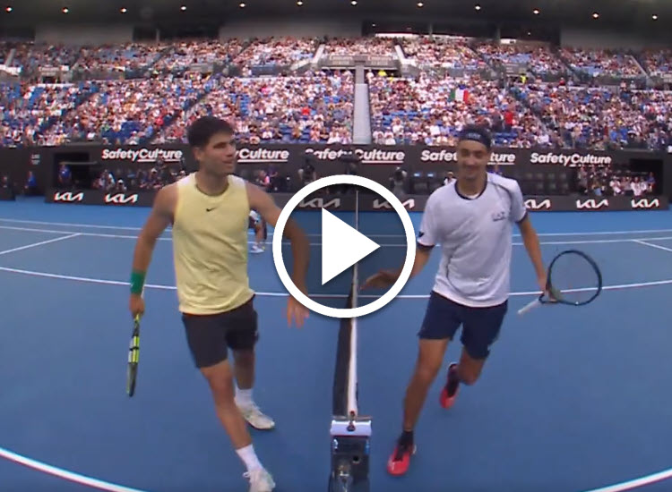 VIDEO. Alcarazhits a remarkable tweener in his match versus Sonego at the Australian Open
