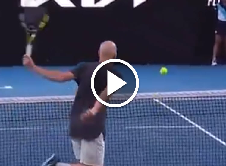 WATCH. Mannarino performs a remarkable backward volley during his contest against Shelton at the Australian Open Backward Volley