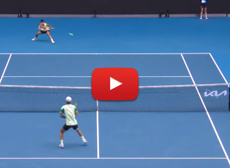 WATCH. Alcaraz executes an amazing forehand passing shot during his match vs Shang at the Australian Open