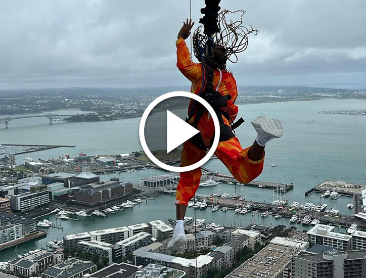 VIDEO. Coco Gauff and her family jump from the Sky Tower in Auckland.