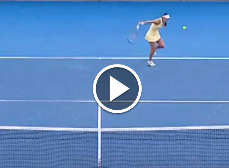 VIDEO. Raducanu entertained the fans with a superb drop shot during her contest against Wang at the Australian Open