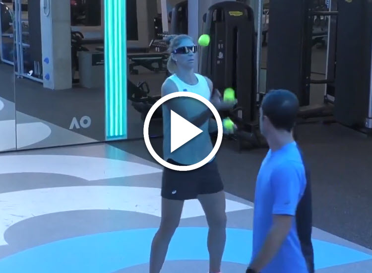 VIDEO. Beatriz Haddad Maia shows off her juggling skills in Australian Open warm up