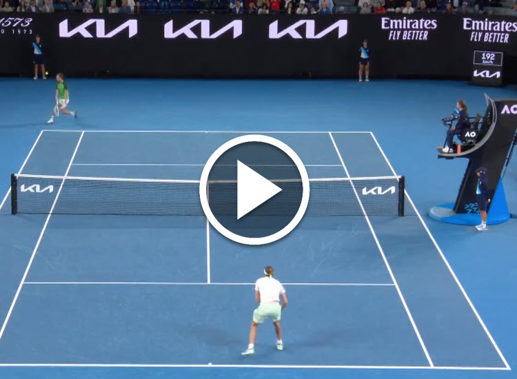 VIDEO. Medvedev with the luckiest drop shot return before winning the 4th set against Zverev at the Australian Open Medvedev Lucky Drop Shot