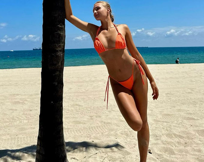 Yastremska Hot In A Bikini At The Beach