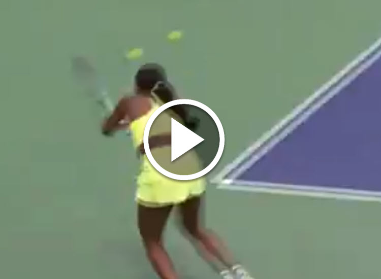 WATCH. Gauff delights the crowd with a great running passing shot down the line during her encounter against Bronzetti in  Indian Wells