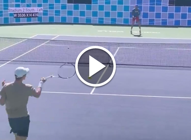 WATCH. Jannik Sinner shares the practice court in Indian Wells with