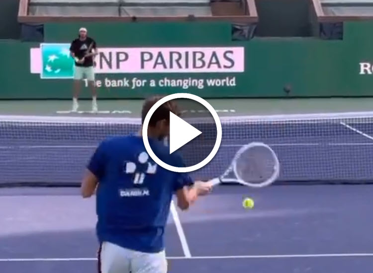 WATCH. Tsitsipas and Medvedev practicing  training from player in Indian Wells