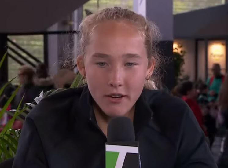 Andreeva reflects about using her brain to win matches with Vondrousova on the way