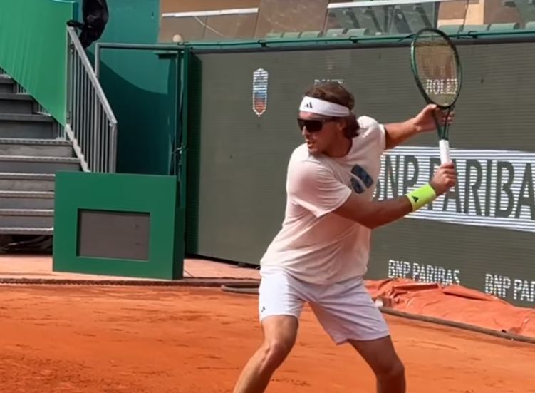 VIDEO. Tsitsipas practicing his backhand in Monte Carlo wearing fancy sunglasses