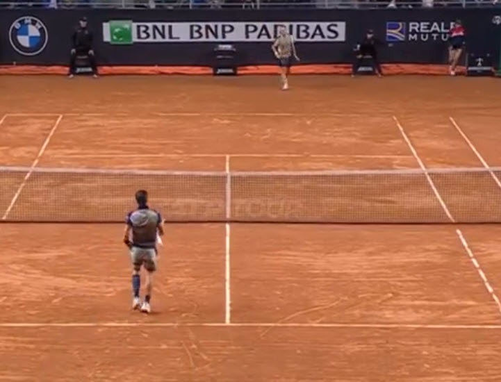 VIDEO. Mohamed Lahyani commits a horrible mistake overulling a crucial point in the match between Fognini and Evans