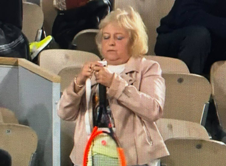 Pavel Kotov’s mother grabs the attention when gripping his son’s racket during his match vs Wawrinka