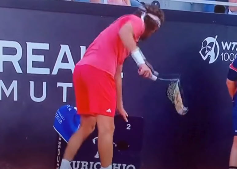 Tsitsipas destroys racket after losing the first game in Rome vs. Struff