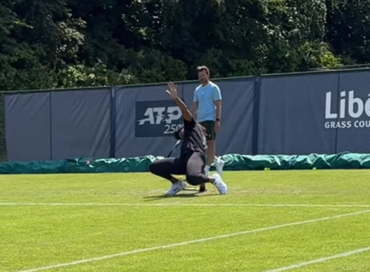 VIDEO. Struggling Naomi looks like “the MATRIX” practising on grass – Tennis Tonic – News, Predictions, H2H, Live Scores, stats