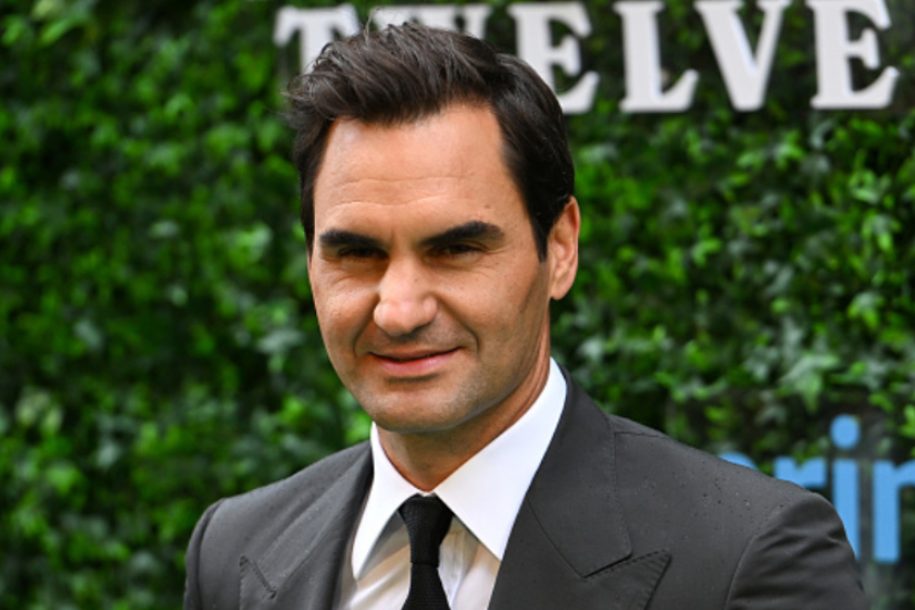 Roger Federer plays tennis with younger self on Tower Bridge in London – Tennis Tonic – News, Predictions, H2H, Live Scores, stats