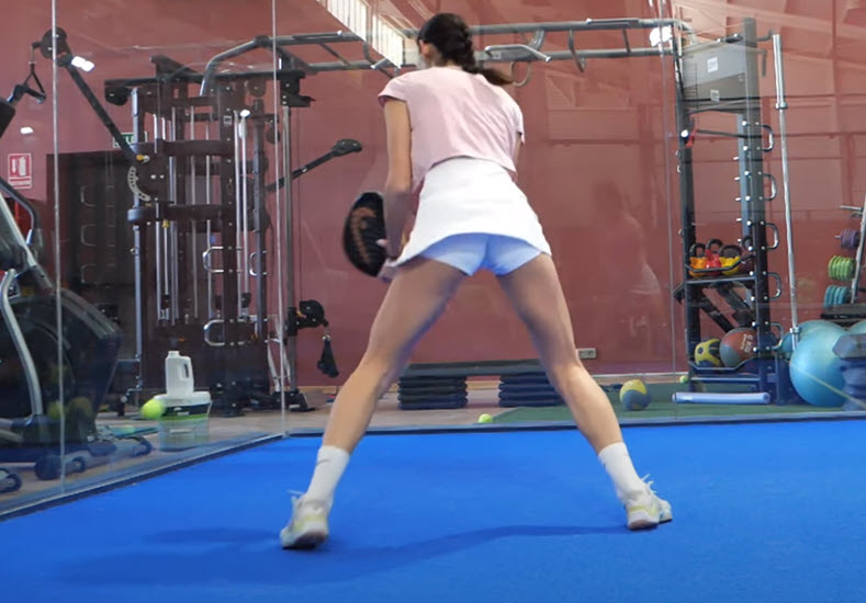 The glass defense in Padel