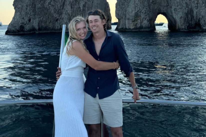 De Minaur and girlfriend Katie Boulter enjoy their vacation in Capri