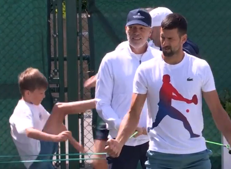 CUTE. Djokovic warms up with his son Stefan ahead of clashing vs. Fearnley in Wimbledon