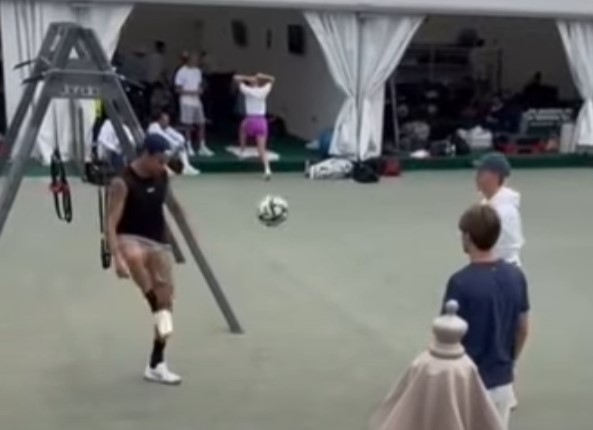 Jannik-Sinner-and-Matteo-play-football-in-Wimbledon