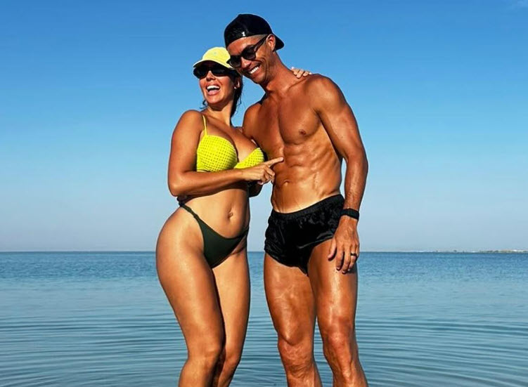 Ronaldo and Georgina Rodriguez flaunt their amazing bodies in pictures taken by the sea.