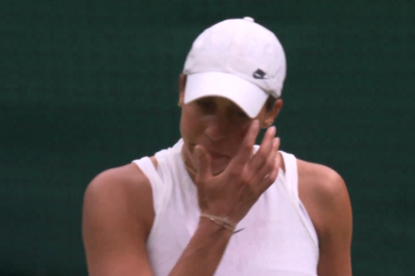 WATCH. Madison Keys leaves the court in tears after getting injured in Wimbledon