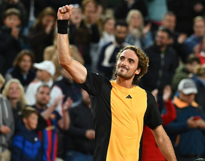 Tsitsipas Wins