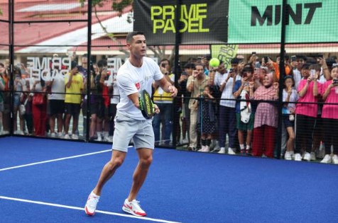 Cristiano-Ronaldo-playing-Padel