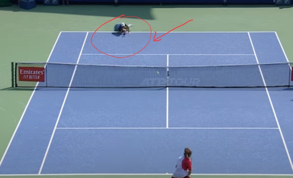 WATCH. Jannik Sinner wins a point after falling in Cincinnati Vs Rublev