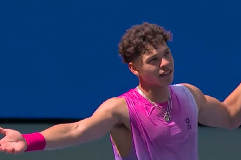 WATCH. Shelton urges the crowd to applaud Thiem after playing last US Open match